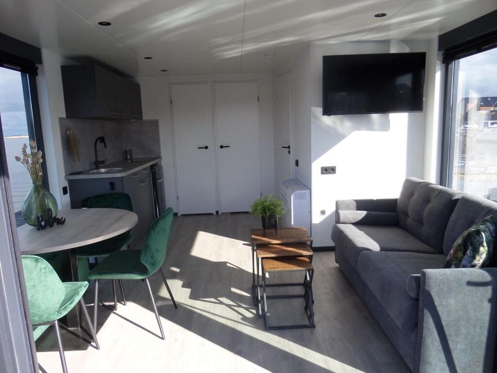 Modern Houseboat With Air Conditioning Located In Marina Uitgeest エクステリア 写真