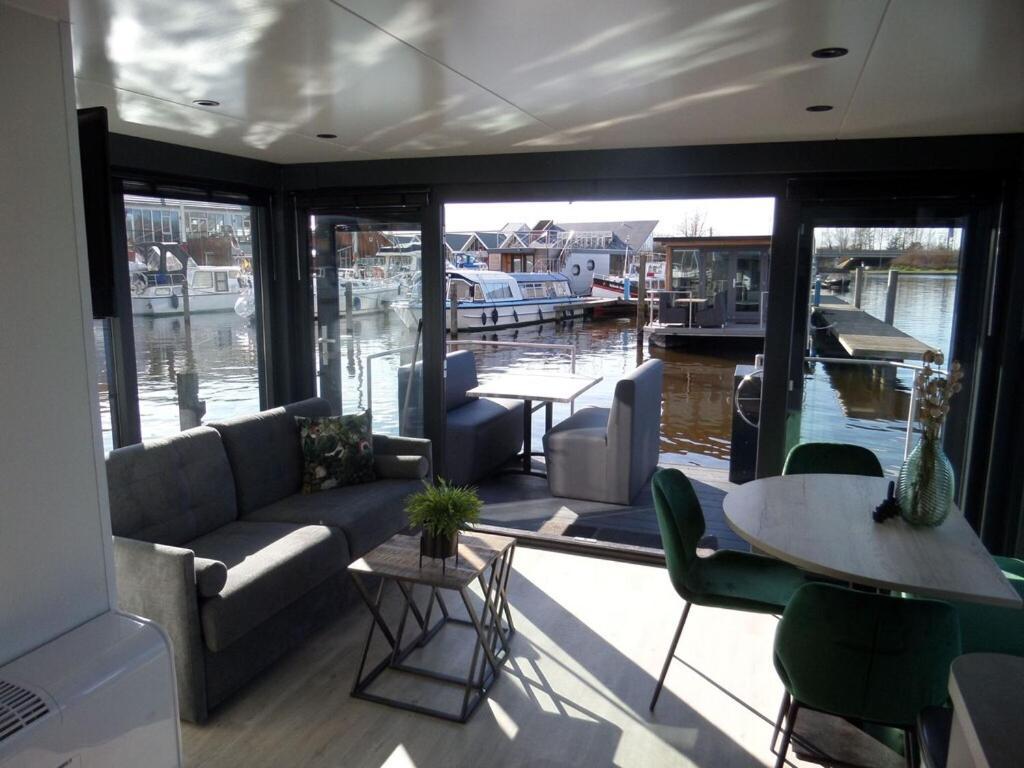 Modern Houseboat With Air Conditioning Located In Marina Uitgeest エクステリア 写真
