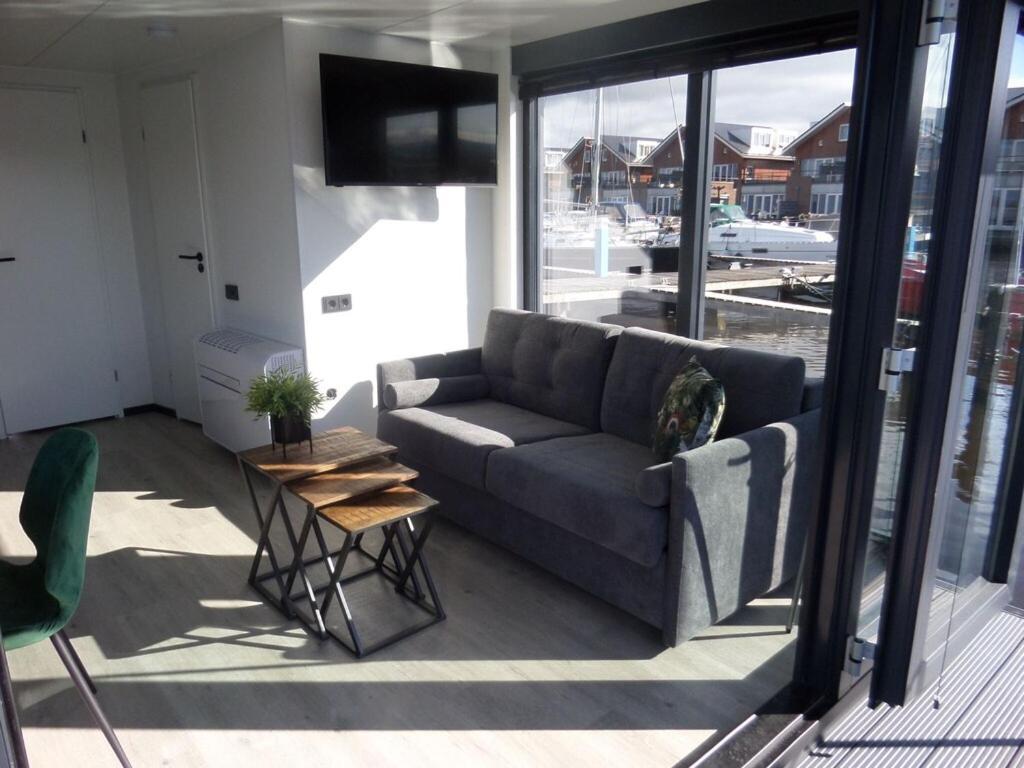 Modern Houseboat With Air Conditioning Located In Marina Uitgeest エクステリア 写真