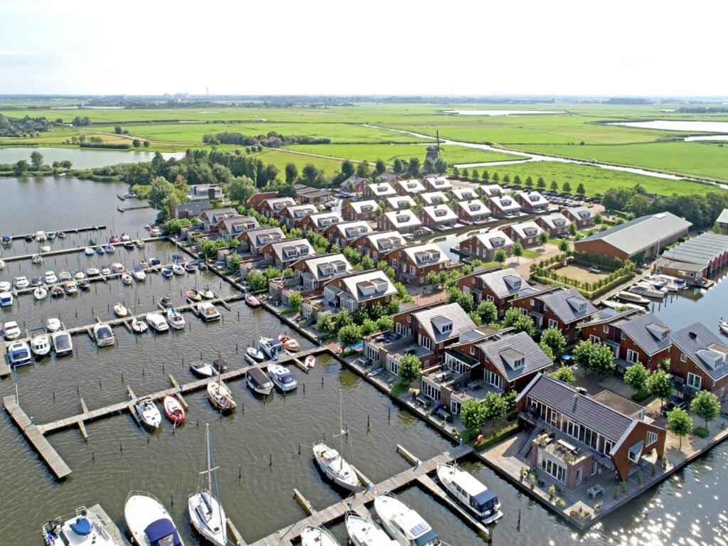 Modern Houseboat With Air Conditioning Located In Marina Uitgeest エクステリア 写真