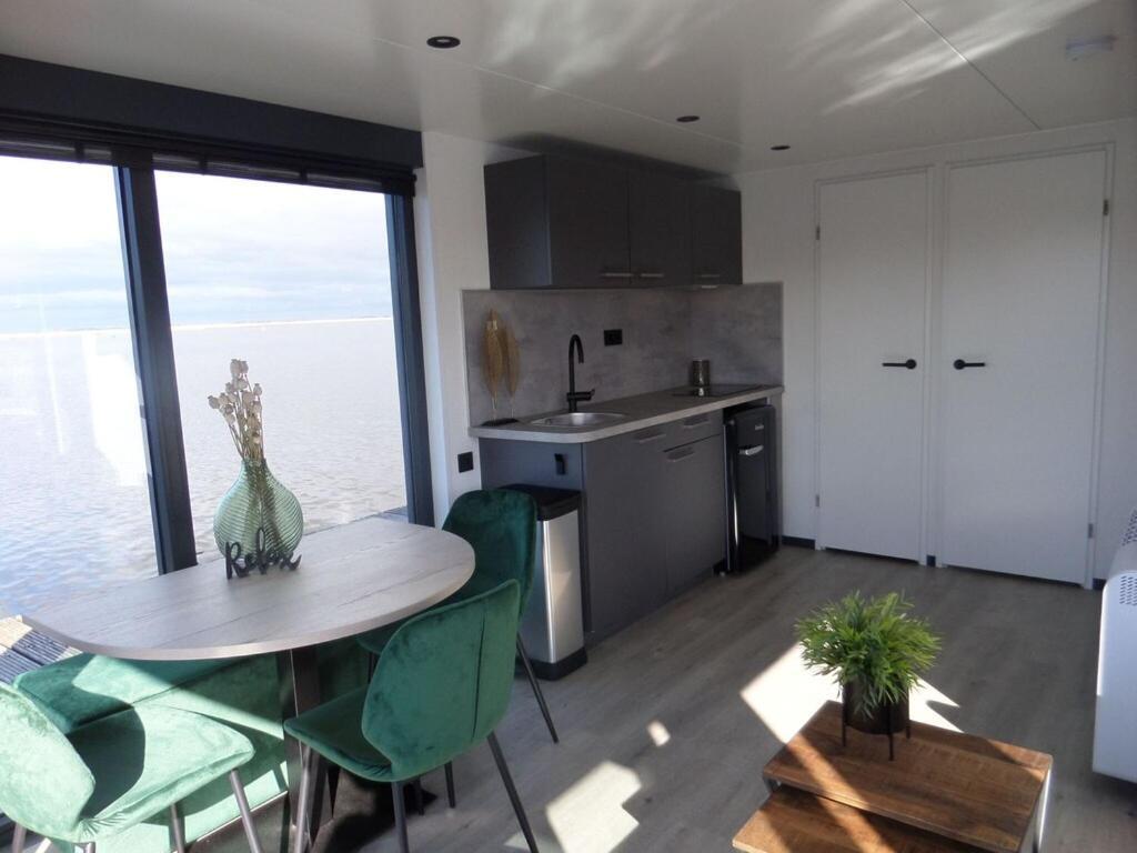 Modern Houseboat With Air Conditioning Located In Marina Uitgeest エクステリア 写真